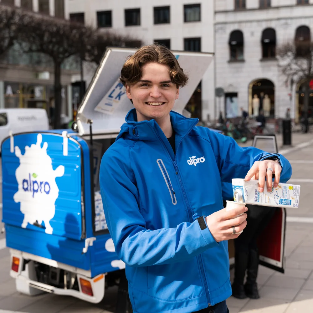Copy of 2023-03-23--Alpro-Brand-On-Wheels_Yuusuf-Dahlstrand_YD105909