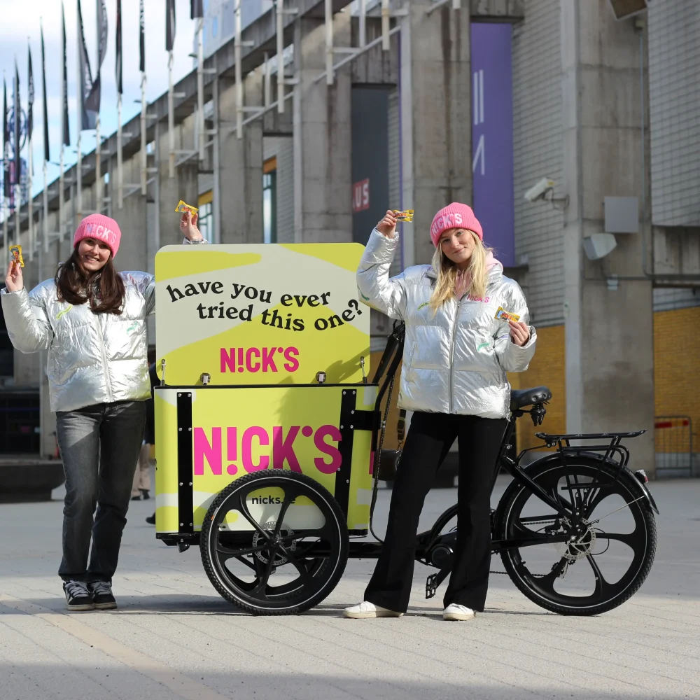 Nicks brandat event cyckel för produktsampling