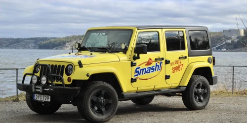 Gul Jeep med Smash!-branding används som eventfordon