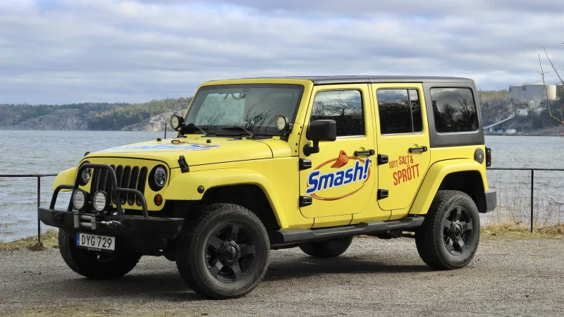Gul Jeep med Smash!-branding används som eventfordon